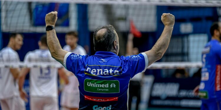 Horacio Dileo vibra: Vôlei Renata venceu o primeiro jogo, em Contagem-MG, por 3 sets a 0 - Foto: Pedro Teixeira/Vôlei Renata