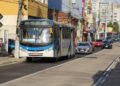 Ônibus urbanos operam com adesivo de laço amarelo no para-brisa em alusão ao Movimento - Foto: Divulgação