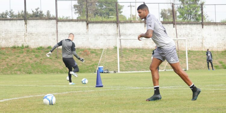 Centroavante Jeh deve retornar para o duelo da segunda rodada contra o Goiás, neste próximo domingo - Foto: Lucas Natal/PontePress