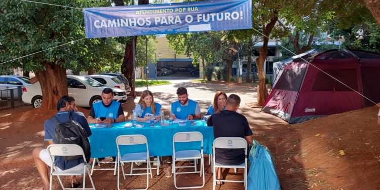 Equipes realizam atendimento multidisciplinar  aos moradores em situação de rua. Fotos: Leandro Ferreira/Hora Campinas