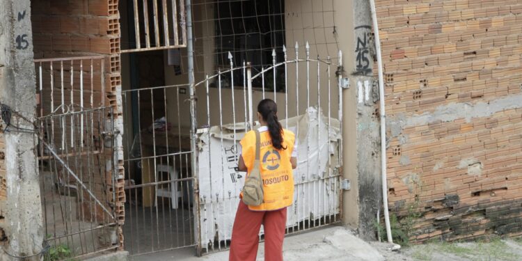 Agentes visitarão imóveis de sete bairros a parir das 8h - Foto: Manoel de Brito/PMC