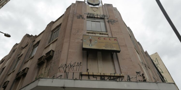 Câmara aprova aumento de multa para atos de vandalismo; ‘Disque Pichação’ vai a debate