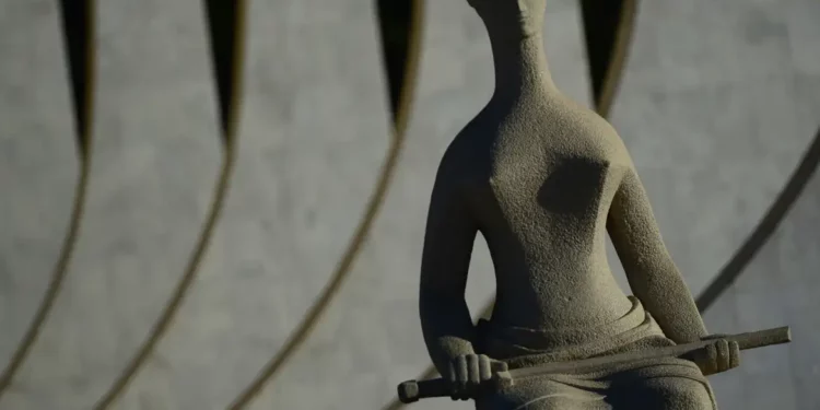 AGU defende correção do FGTS que garanta valor da inflação