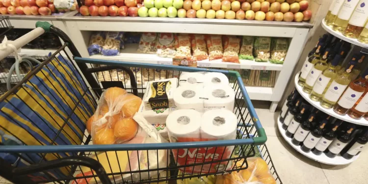 Despesas com alimentação tiveram alta no preço - Foto: Agência Brasil
