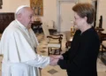 Papa Francisco e Dilma trocaram gentilezas e presentes - Foto: Vatican Media