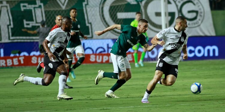 Numa noite em que nada deu certo, Ponte Preta sofreu a primeira derrota na Série B, em Goiânia - Fotos: Rosiron Rodrigues/Goiás E.C