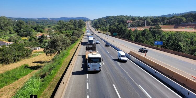 Rodovias devem receber quase 4 milhões de veículos no feriado