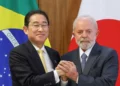 Luiz Inácio Lula da Silva com o primeiro-ministro do Japão, Fumiu Kishida, no Palácio do Planalto. Foto: Antonio Cruz/Agência Brasil