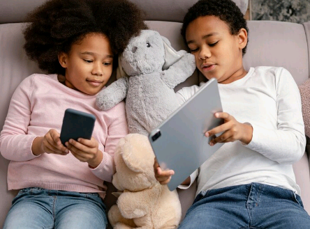 Artigo – Hiperconectividade: desafio ou poder da geração Alpha? – por Jacqueline Vargas