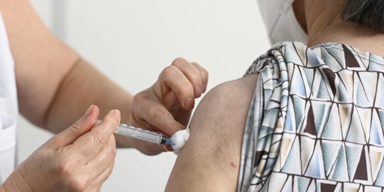 Vacinação contra gripe é ampliada para público acima de 6 meses