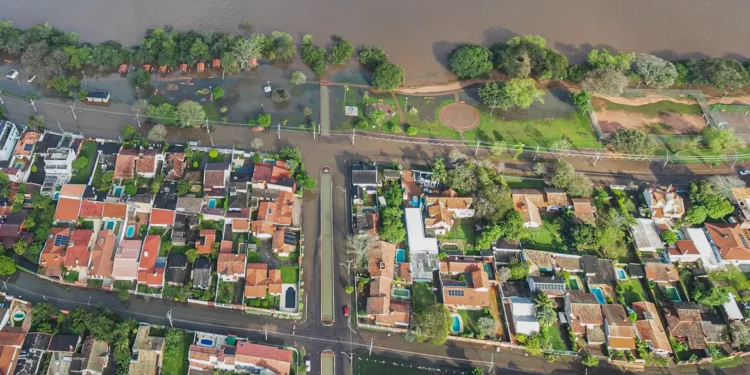 Nova cheia do Guaíba deve aumentar área de alagamento