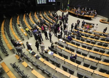 Câmara aprova projeto que pune ocupações de terras e prédios públicos