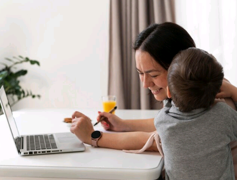 Artigo: 3 bons motivos para contratar uma colaboradora mãe – por Aliesh Costa