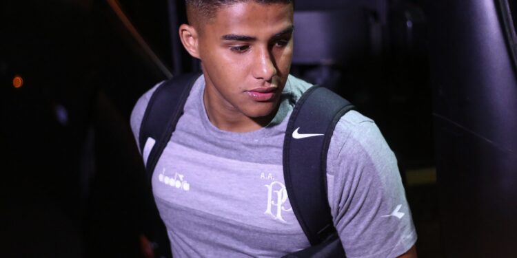 Após 370 dias, Jean Carlos retorna aos gramados e se emociona após vitória da Ponte