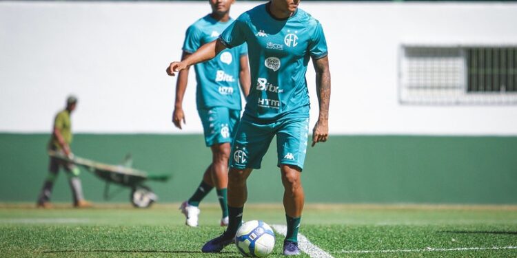 De volta à condição de titular, João Victor é decisivo na 1 ª vitória do Guarani