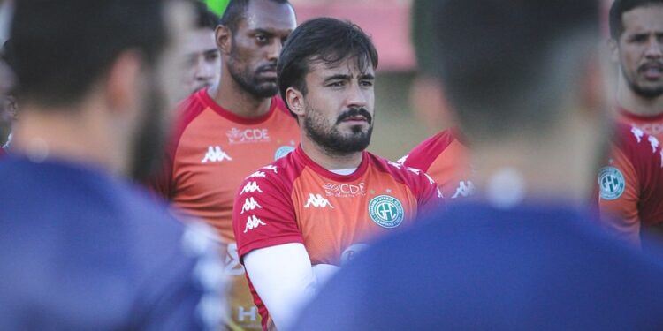 Guarani reencontra o Coritiba depois de três anos nesta terça-feira