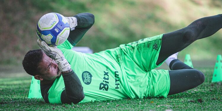 Júnior Rocha pede mais agressividade ao Guarani e acredita em evolução