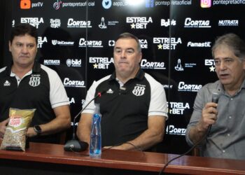 Derrota para o lanterna e demissão de técnico: Ponte revive roteiro de oito meses atrás