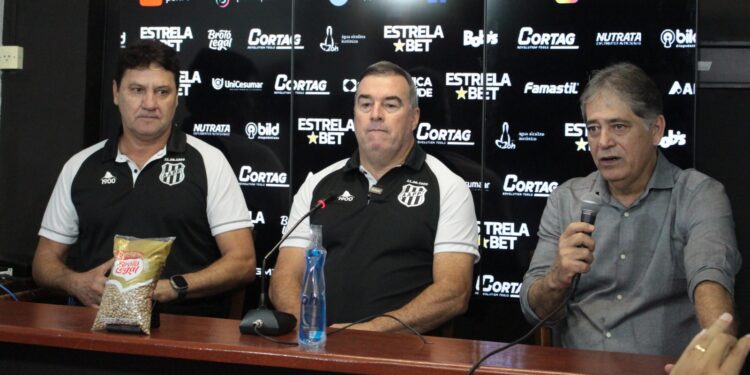 Derrota para o lanterna e demissão de técnico: Ponte revive roteiro de oito meses atrás