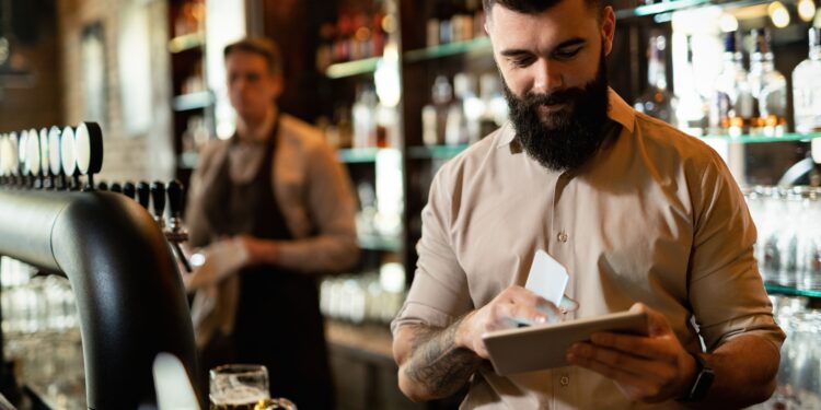 Bares e Restaurantes registram queda de 3,7% nas vendas em abril