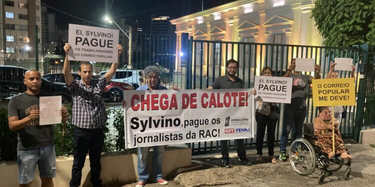 Ato ocorreu em frente à sede da Academia Campinense de Letras, onde o empresário Sylvino de Godoy Neto foi homenageado - Foto: Divulgação