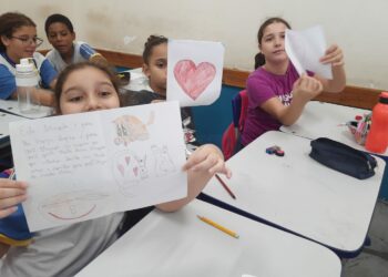 Alunos de Jaguariúna escrevem cartas para vítimas das enchentes no Rio Grande do Sul