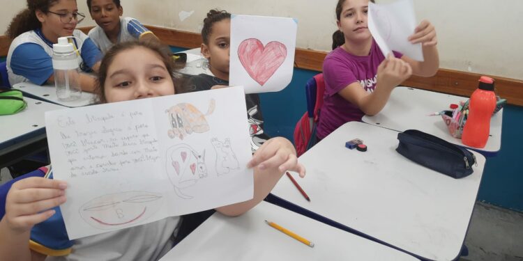 Alunos de Jaguariúna escrevem cartas para vítimas das enchentes no Rio Grande do Sul