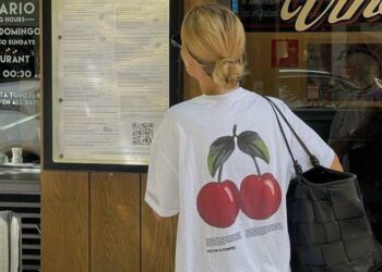 Camiseta estampada com cerejas se tornou o mais recente sucesso no mundo da moda - Fotos: Reprodução Instagram