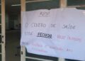 Cartaz fixado no Centro de Saúde Orosimbo Maia: caso de vandalismo e violência contra servidores municipais - Foto: Divulgação