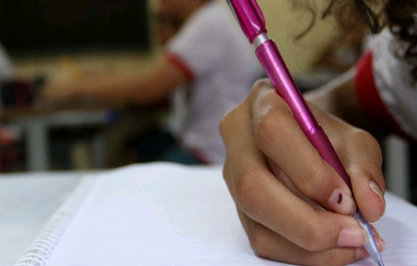 Censo IBGE:  em 2022, o grupo de 15 a 19 anos atingiu a menor taxa de analfabetismo (1,5%) no Brasil - Foto: Andre Borges/Agência Brasília