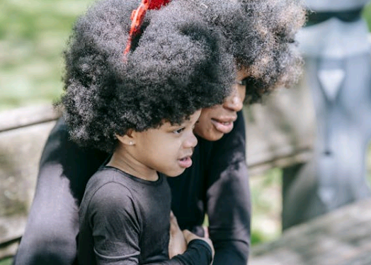 Artigo: Os fios da liberdade e o resistir da vida – por Livia Marques