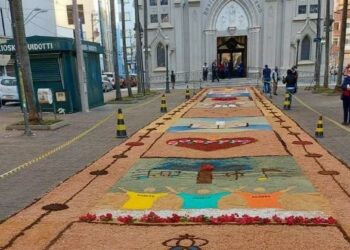 Tapetes enfeitados, missas e celebrações: o feriado de Corpus Christi em Campinas