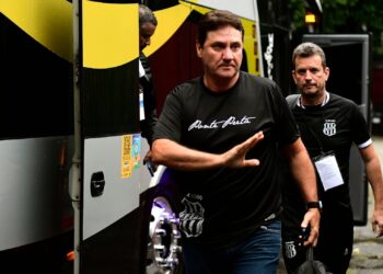 Brigatti entrega o cargo e não é mais técnico da Ponte Preta