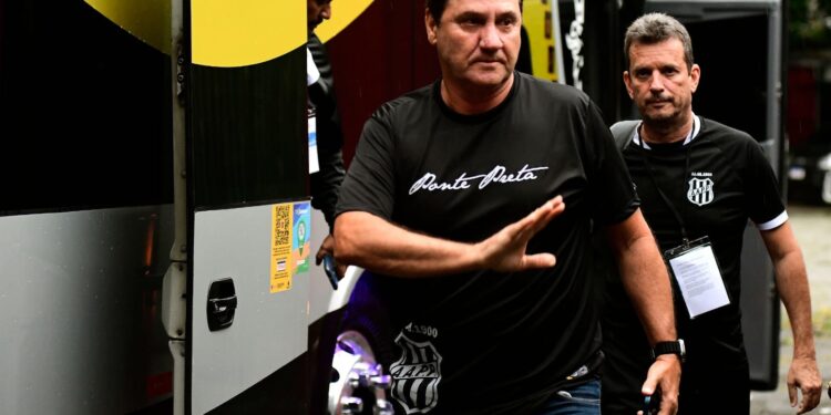 Brigatti entrega o cargo e não é mais técnico da Ponte Preta