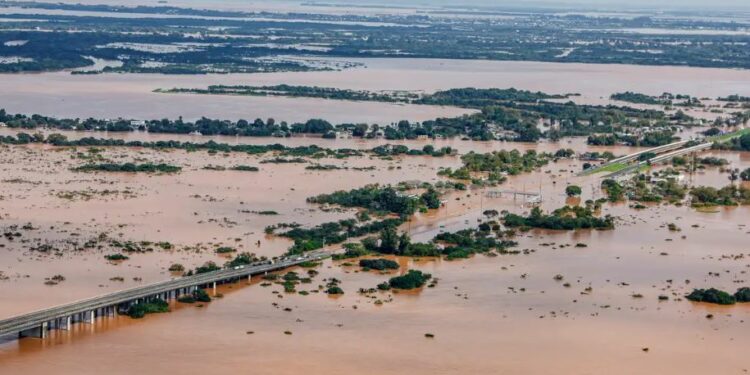 Nível do Guaíba continua baixando; RS tem 82 trechos de estradas liberados