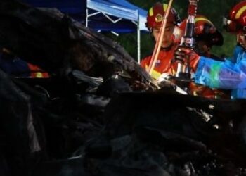 Desabamento de autoestrada na China deixa pelo menos 36 mortos