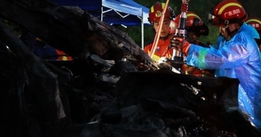 Desabamento de autoestrada na China deixa pelo menos 36 mortos