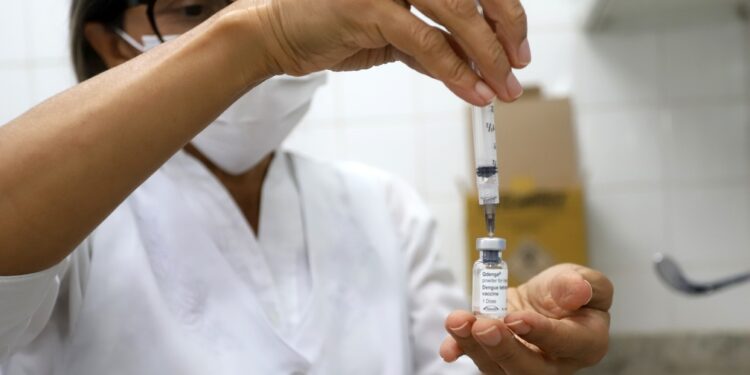 O esquema vacinal recomendado corresponde à administração de duas doses, com intervalo de três meses. Foto: Arquivo