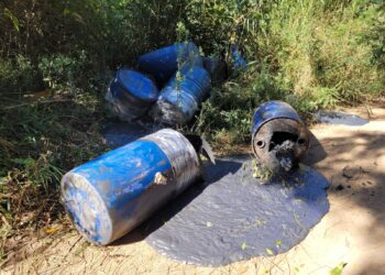 Resíduo é descartado irregularmente em estrada de Joaquim Egídio