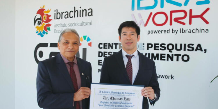 Thomas Law foi nomeado consultor da Frente Parlamentar Campinas-China e recebeu o Diploma de Mérito Empresarial - Foto: Divulgação