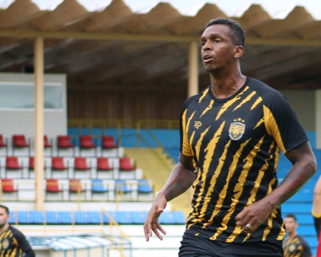 Preso por falta de pagamento de pensão alimentícia, atacante Jô passa por audiência de custódia e aguarda Justiça