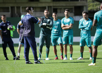 Guarani joga pressionado esta noite, no Brinco, mas confiante na reação