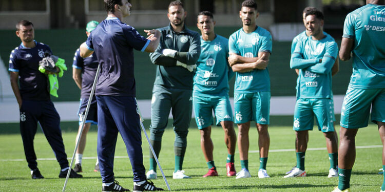 Guarani joga pressionado esta noite, no Brinco, mas confiante na reação