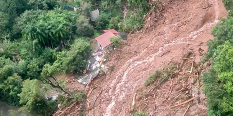 Encharcamento do solo tem provocado seguidos deslizamentos em cidades do RS - Foto: FAB/Divulgação
