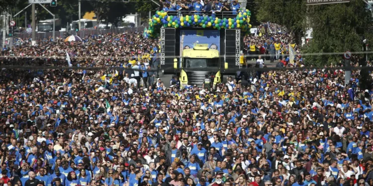 Marcha para Jesus reúne milhares de pessoas na capital paulista