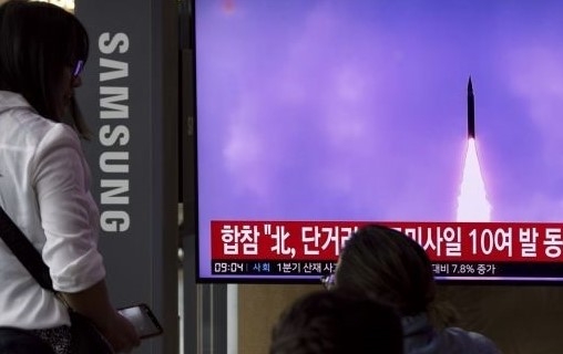 Coreia do Norte envia balões com fezes para o Sul e lança mísseis no mar do Japão