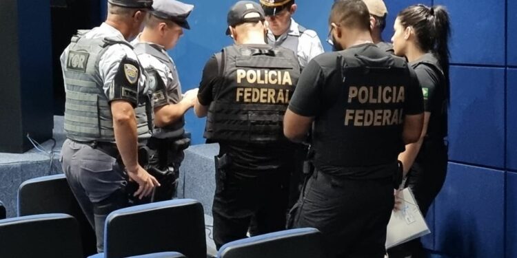 140 policiais cumpriram mandados nas cidades de Osasco, Barueri, Guarulhos e São Paulo - Fotos: Divulgação/Polícia Federal
