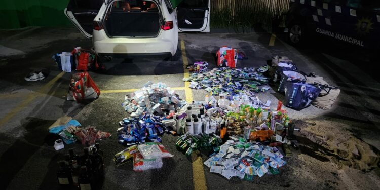 GM prende trio e recupera R$ 50 mil em mercadorias furtadas de supermercados