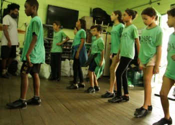 Talentos do sapateado de Campinas fazem apresentação em São Paulo