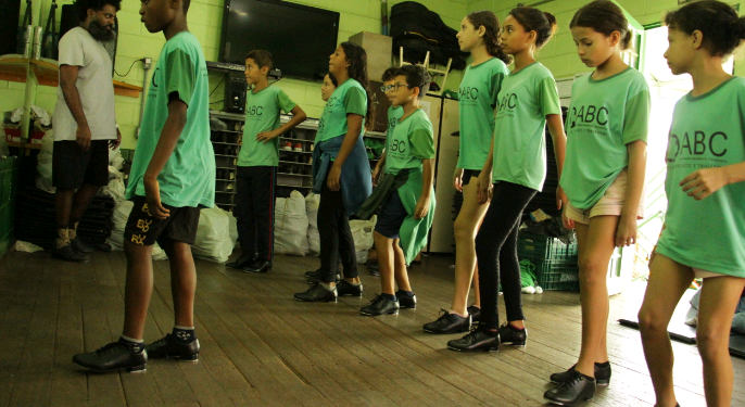 Talentos do sapateado de Campinas fazem apresentação em São Paulo